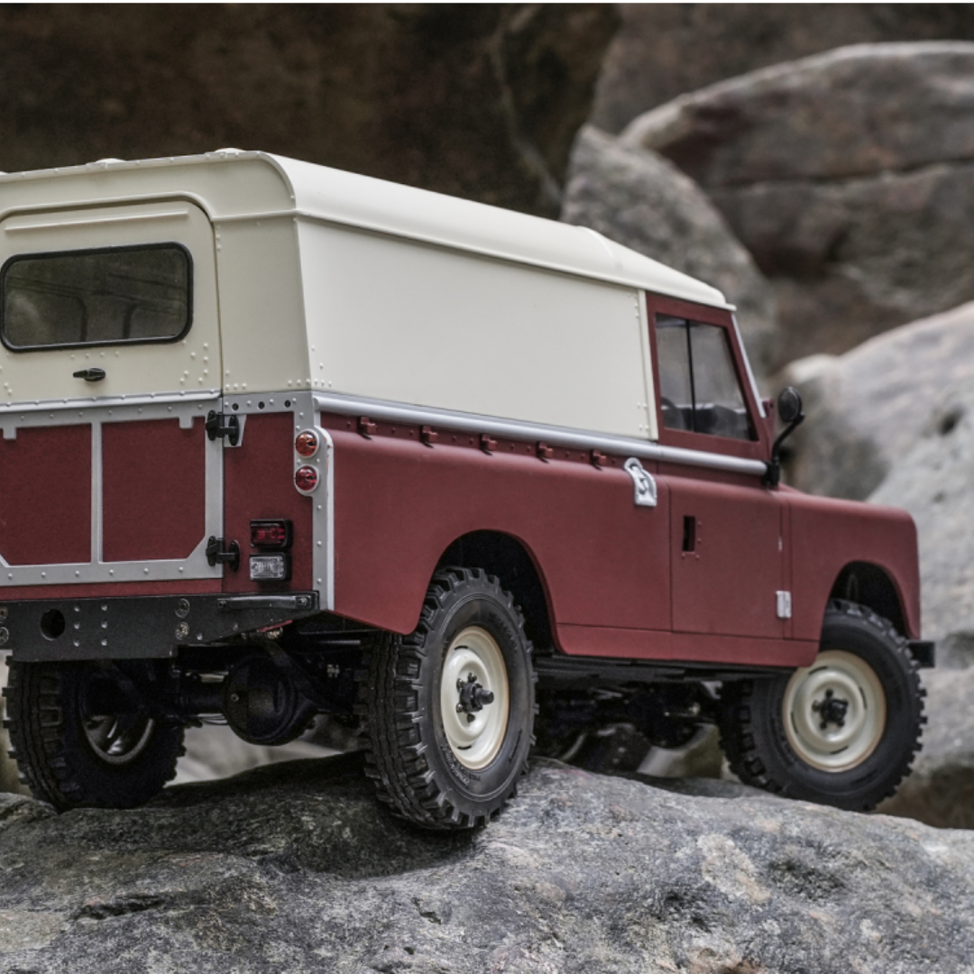 Boom Racing BRX02 Land Rover® Series II 109 Hardtop 1/10 4WD RC Crawler Kit - Image 14