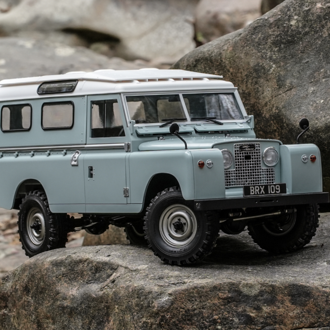 Boom Racing BRX02 Land Rover® Series II 109 Hardtop 1/10 4WD RC Crawler Kit - Image 13