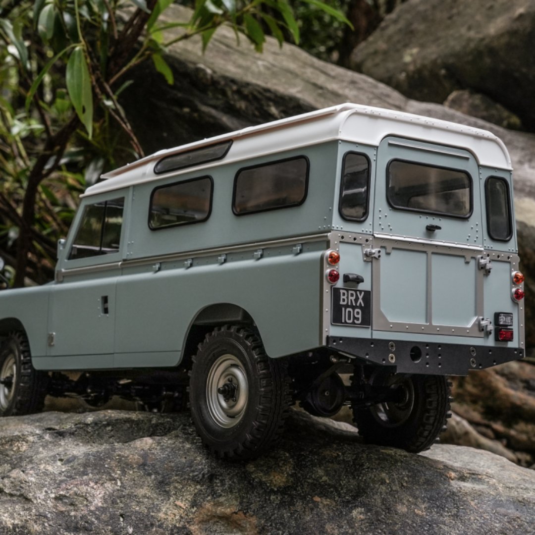 Boom Racing BRX02 Land Rover® Series II 109 Hardtop 1/10 4WD RC Crawler Kit - Image 12