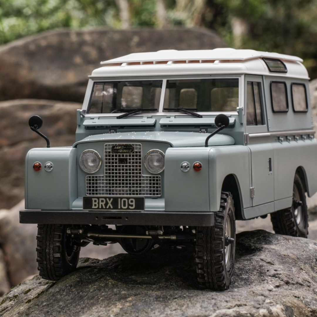 Boom Racing BRX02 Land Rover® Series II 109 Hardtop 1/10 4WD RC Crawler Kit - Image 11